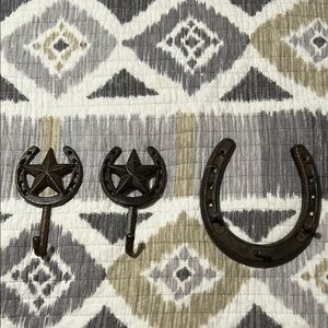 Rustic Star Wall Hooks and Horseshoe Decor